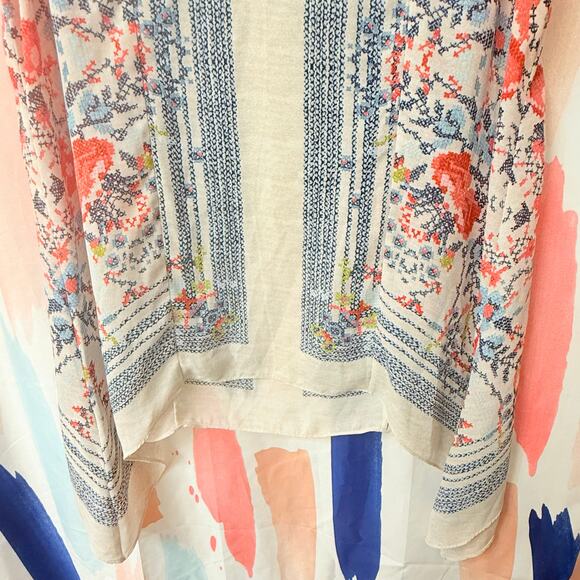 BCBGMaxAzria Abstract Floral Calin Shoulder Cutout Handkerchief Hem Top Size XXS - Picture 4 of 10